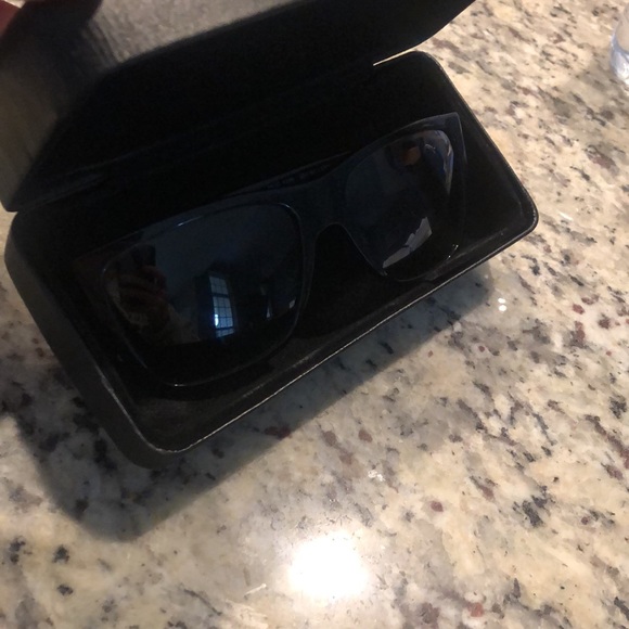 Men’s Versace Polarized Sunglasses - Picture 4 of 10
